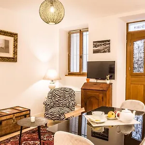 https://le-petit-carmes-joli-studio-de-caractere.midi-pyreneeshotels.com